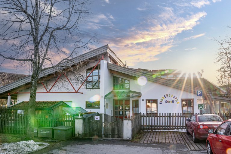 Kindergarten Straß Miesbach - Aussenansicht Eingang